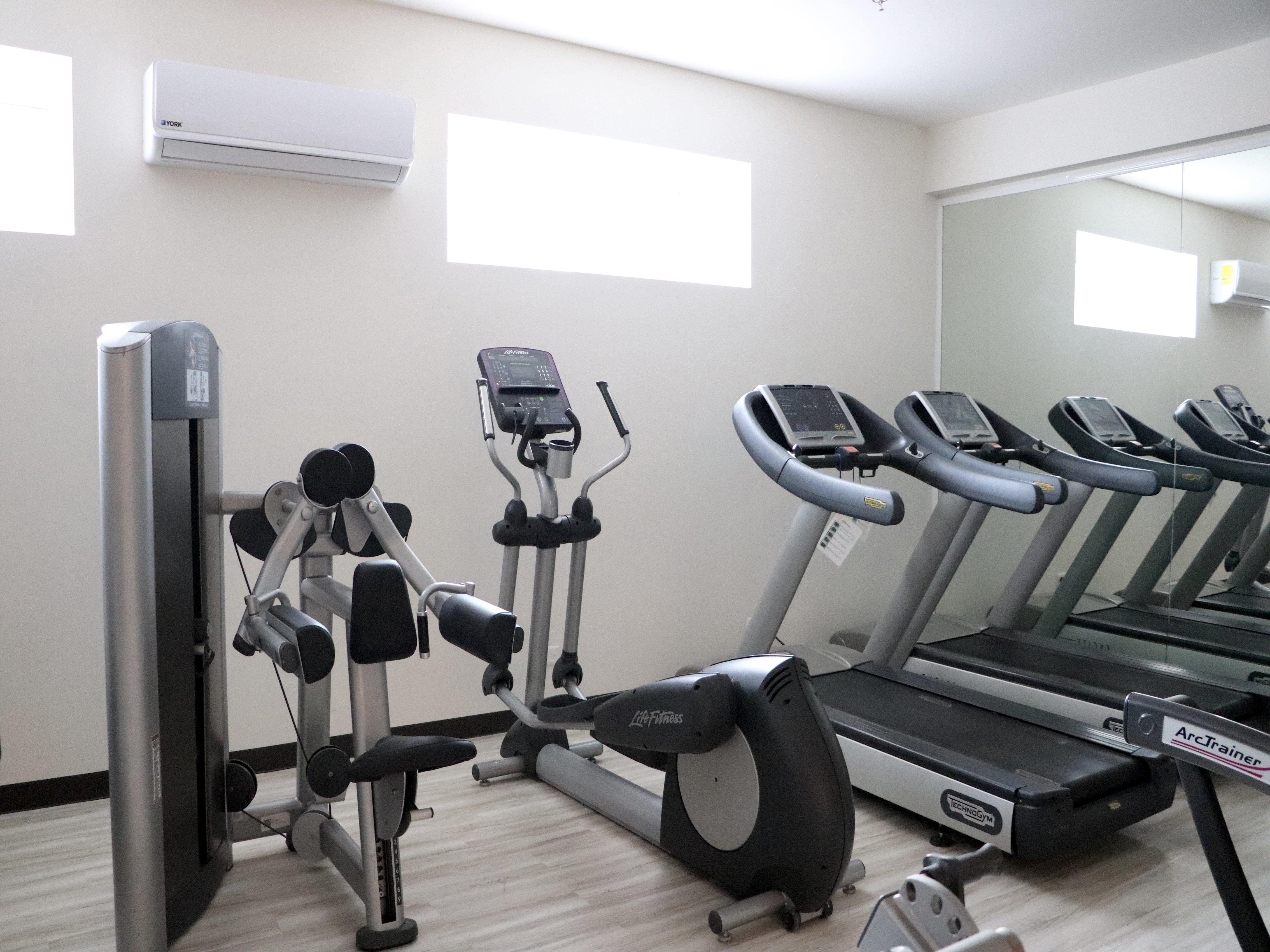 Holiday Inn Express Guaymas By Ihg Extérieur photo A gym in a hotel