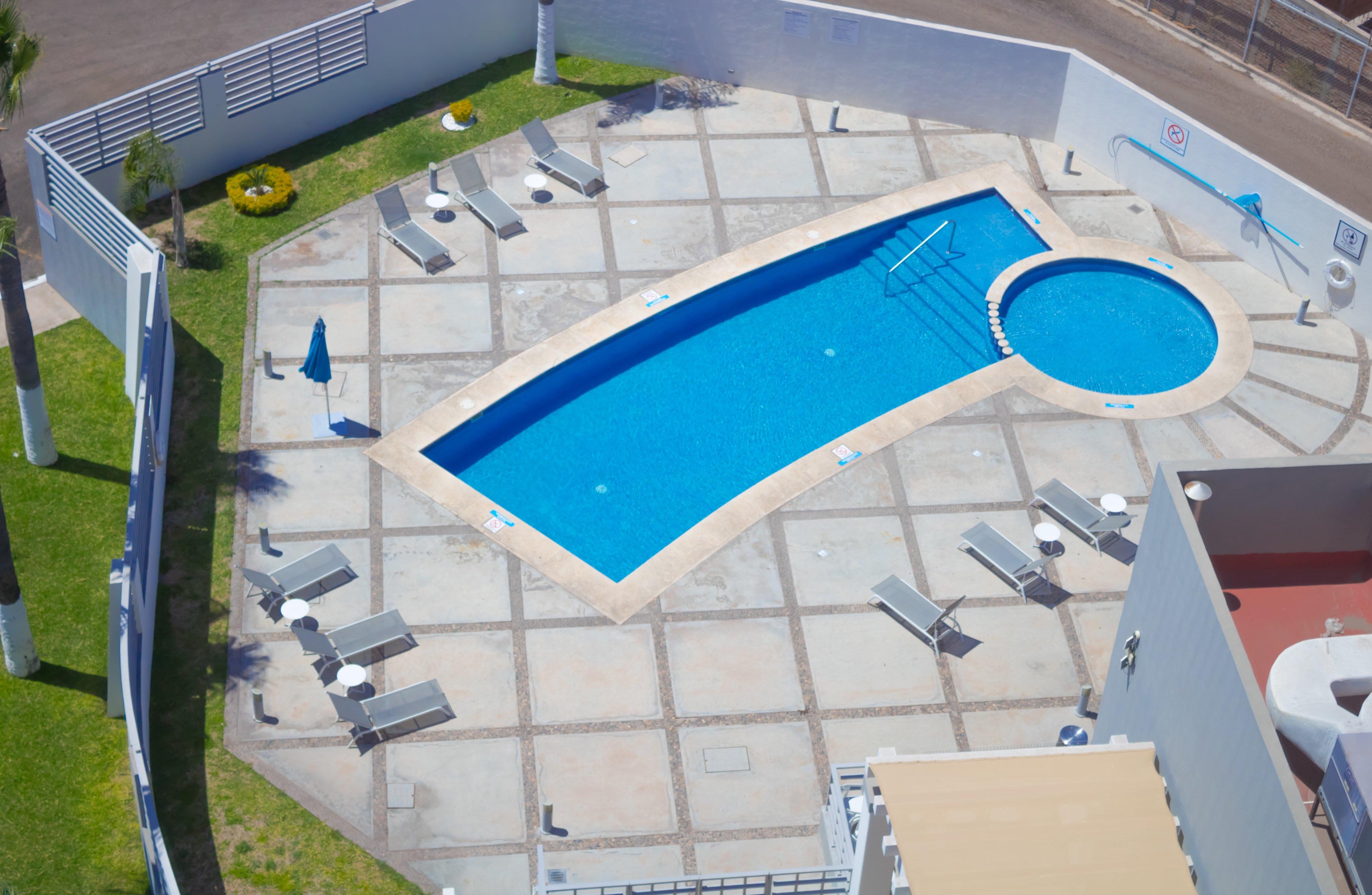 Holiday Inn Express Guaymas By Ihg Extérieur photo Aerial view of a swimming pool