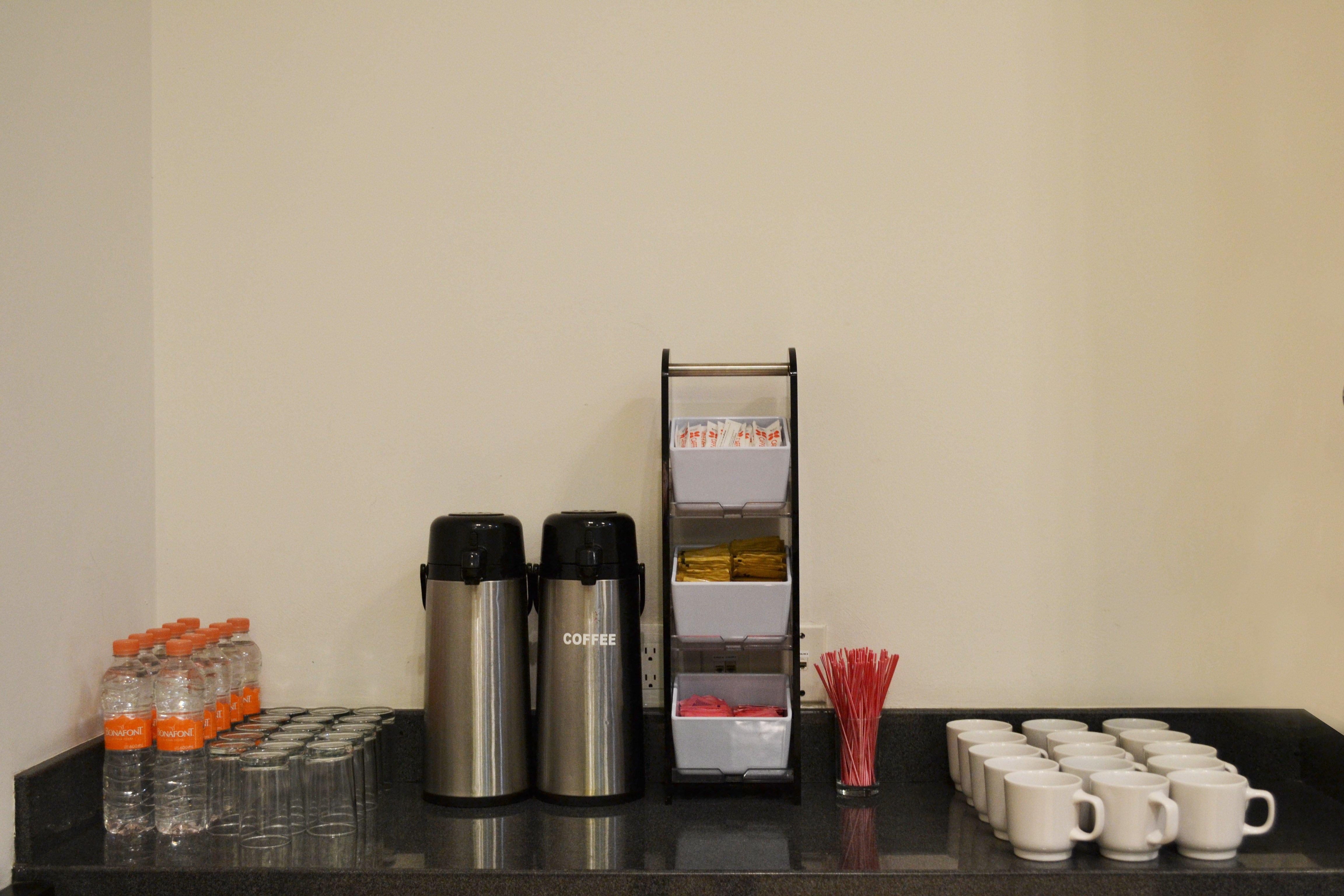 Holiday Inn Express Guaymas By Ihg Extérieur photo Coffee station
