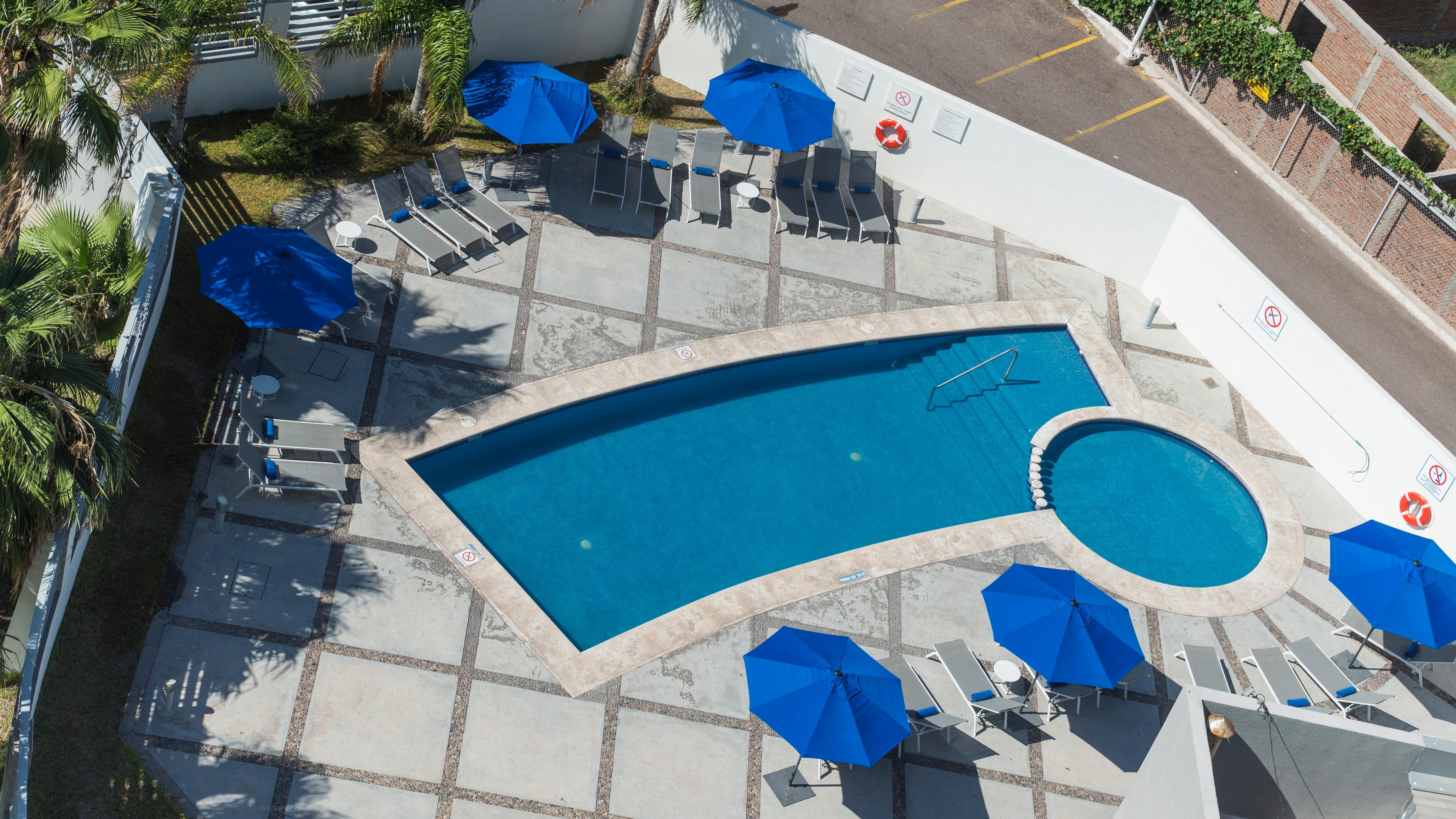 Holiday Inn Express Guaymas By Ihg Extérieur photo Aerial view of the pool at the hotel