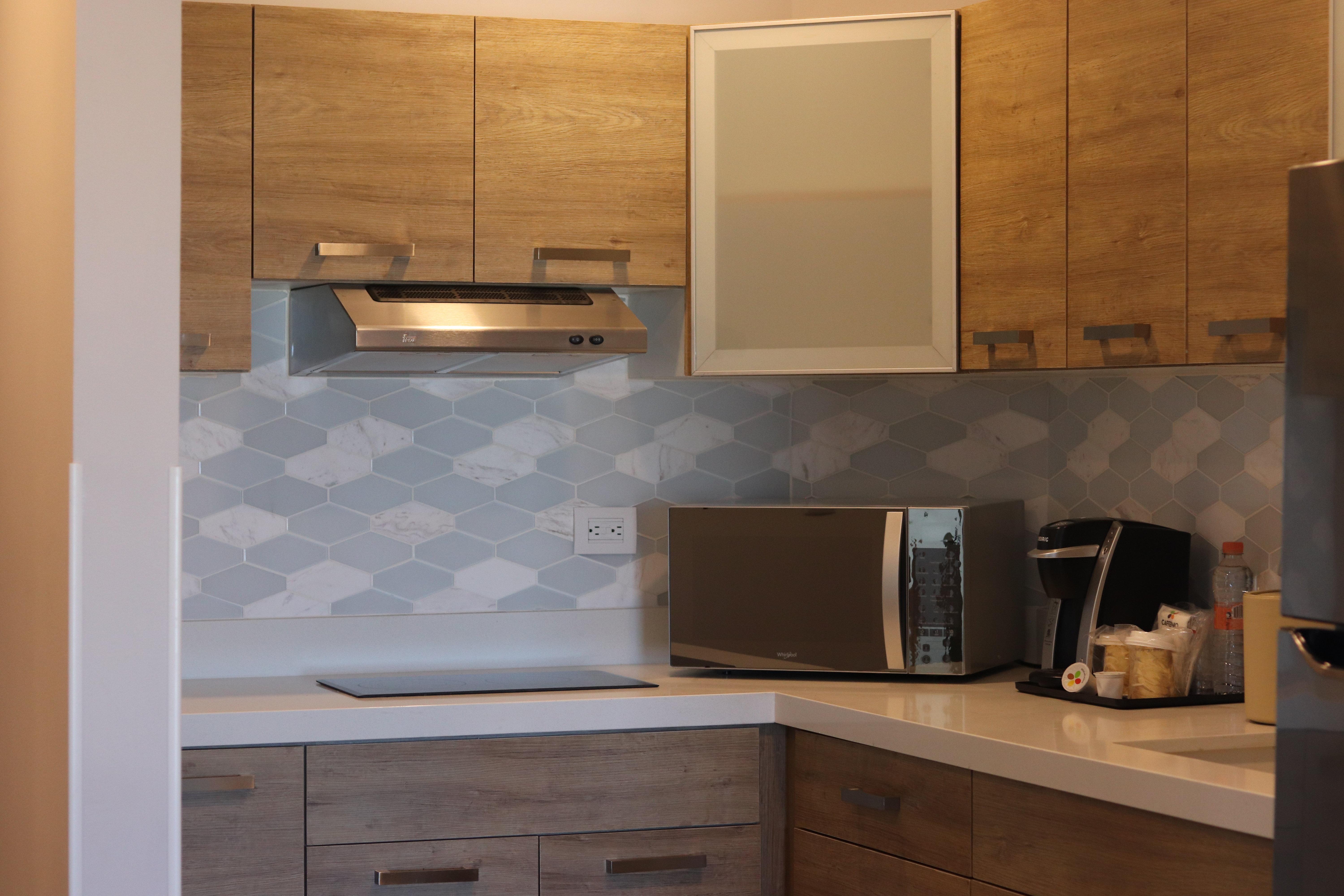 Holiday Inn Express Guaymas By Ihg Extérieur photo A kitchen with a microwave oven